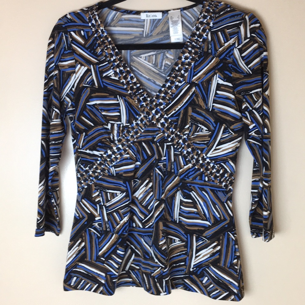 Liz&co. Stretchy S flattering top with v neck